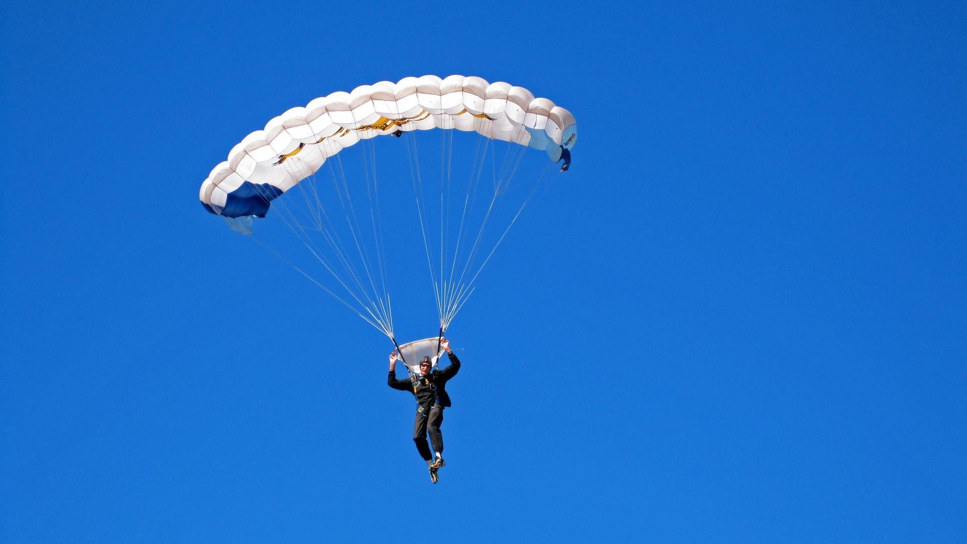 “青训基地引入高科技仿真训练系统，提升实战能力”，青训基地是什么