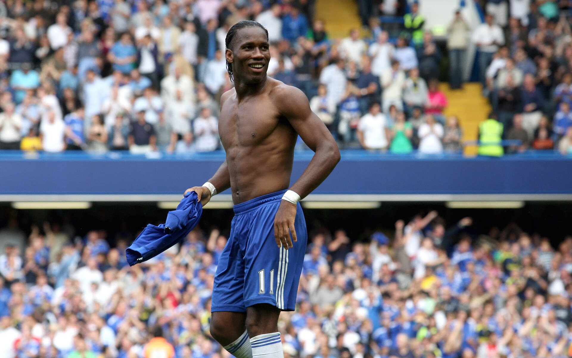 精彩瞬间：王强最后时刻投中三分，点亮现场气氛，王强去哪了