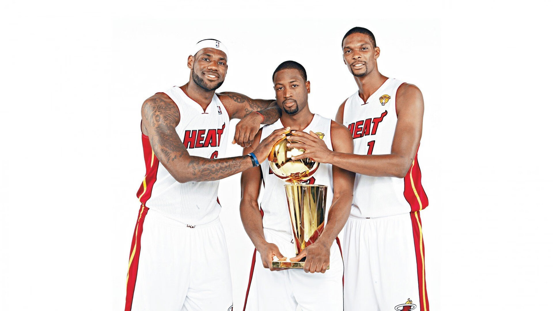 精彩瞬间：王强最后时刻投中三分，点亮现场气氛，王强去哪了